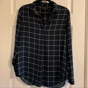 Banana republic Navy blue boyfriend fit button back top